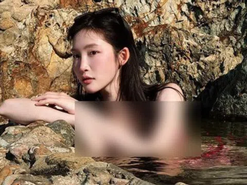 Juky San 'cúi đầu nhận lỗi' vì hành động mặc bikini tắm trong Giếng Tiên