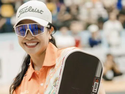 Đại tá Thu Hà ăn mặc trẻ trung, Lệ Quyên sexy thả dáng bên bể bơi