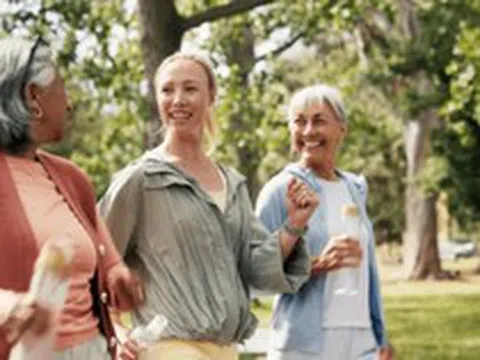 Đi bộ sáng hay tối tốt cho huyết áp?