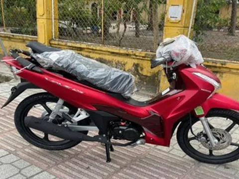 Honda Wave 125i có gì mà giá đắt gấp đôi Honda Future FI?