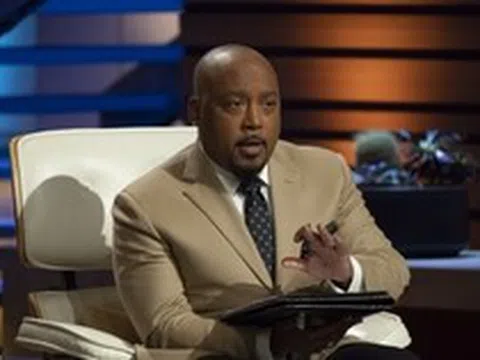 Vừa nghèo vừa không có quan hệ, người đàn ông này vẫn thành tỷ phú, nắm trong tay NGHÌN TỶ nhờ tư duy dạy con ĐỈNH CAO của mẹ!