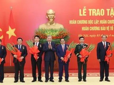 Chủ tịch nước Lương Cường và Thủ tướng Phạm Minh Chính được tặng Huân chương