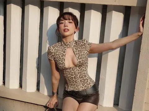 Bạn gái kém 30 tuổi của NSND Việt Anh than 'ế', Tóc Tiên khoe body cực phẩm