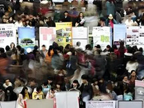 Vì sao 109 đại học Trung Quốc xóa bỏ ngành Ngoại ngữ: "Tảng băng trôi" AI và cái bẫy đào tạo chi phí thấp