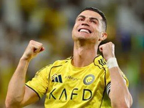 Đẳng cấp Ronaldo: Vừa trở lại sau chấn thương đã lập cú đúp