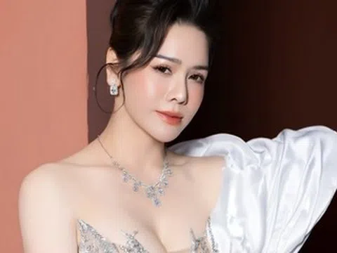 'Phú bà showbiz' Nhật Kim Anh ở biệt thự 200m2, tu tập và giấu kín tình yêu