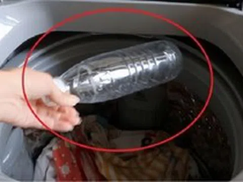 Thả 1 chai nhựa rỗng vào máy giặt: Quần áo hết cảnh xoắn tít như bó giò, chấm dứt ác mộng nhăn nhúm