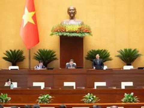 Ngày 10/4, Quốc hội thảo luận về giảm thuế xăng dầu và nhiên liệu bay