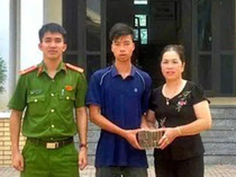 Sau khi đến ngân hàng rút 150 triệu đồng, người phụ nữ SN 1964 phải lên công an xã làm việc