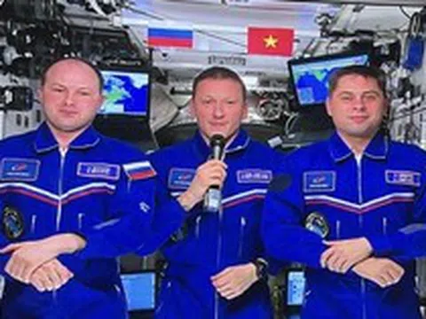 Khoảnh khắc đặc biệt: Phi hành gia Nga gửi lời chào Việt Nam từ Trạm Vũ trụ quốc tế