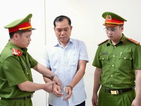 Bắt khẩn cấp một nguyên Phó Chủ tịch TP trước đây