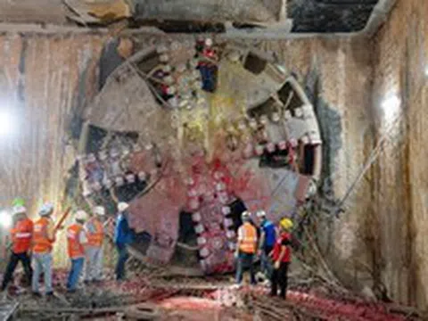 Cỗ máy 850 tấn hoàn tất xuyên qua 4km lòng đất: Tin vui sắp đến cho hàng triệu người dân Thủ đô