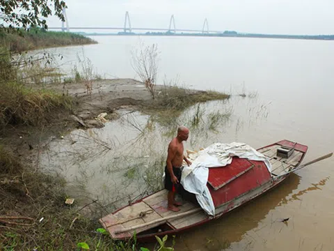 "Dị nhân" mang linh cảm lạ, vớt hàng trăm thi thể trôi sông và nỗi ám ảnh không lời