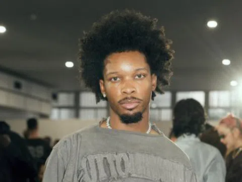 Bắt tạm giam nam ca sĩ 21 tuổi vì cáo buộc giết người