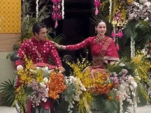 Tài tử vạn người mê gây sốt với màn rước dâu bằng xe máy kéo