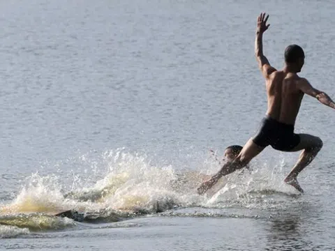 Kỳ tích khó tin: Cao thủ Thiếu Lâm chạy liên tục 125 mét trên mặt nước