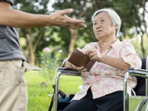 Cụ bà 90 tuổi giao 35 tỷ đồng tiền dưỡng già cho con trai giữ hộ, 3 năm sau phát hiện tiền bị tiêu hết: Tòa phán quyết ngỡ ngàng