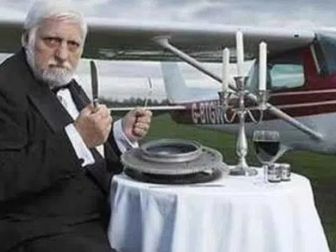 Dị nhân “Ngài Ăn Tuốt” khiến thế giới rùng mình