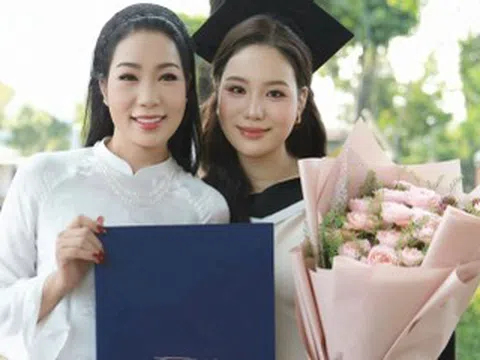 Vợ Công Lý giản dị vẫn xinh, NSND Trịnh Kim Chi khoe con gái 'như hoa hậu'