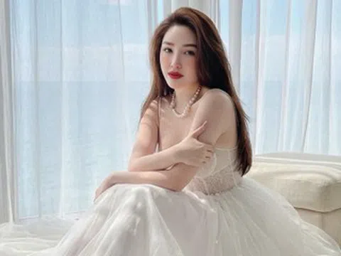 Lần hiếm hoi ca sĩ Thủy Tiên xuất hiện và chia sẻ 'muốn buông bỏ', Bảo Thy sexy