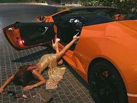 “Ngã xe khoe đồ”: Trào lưu phô trương gây tranh cãi