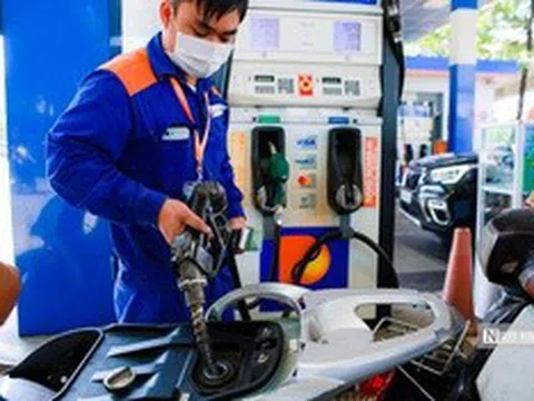 Giá xăng dầu đồng loạt giảm, xăng E5 về mức dưới 22.000 đồng/lít