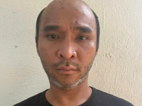 Vừa mãn hạn tù, ca sĩ lô tô bị bắt vì giật điện thoại du khách nước ngoài