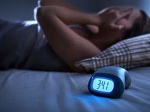 Thức giấc vào giữa đêm, có 3 điều tuyệt đối không nên làm
