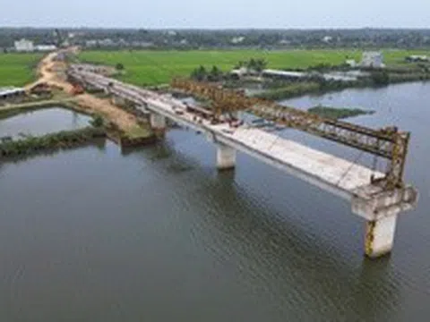 'Năm lần bảy lượt' được gia hạn, cầu 220 tỷ ở Đà Nẵng vẫn dang dở