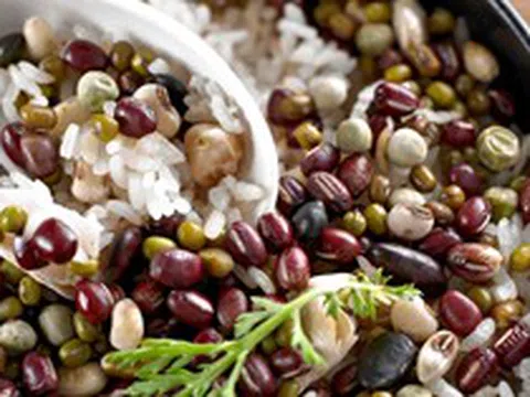 Lời khuyên đến những gia đình thường xuyên ăn cơm trộn các loại hạt