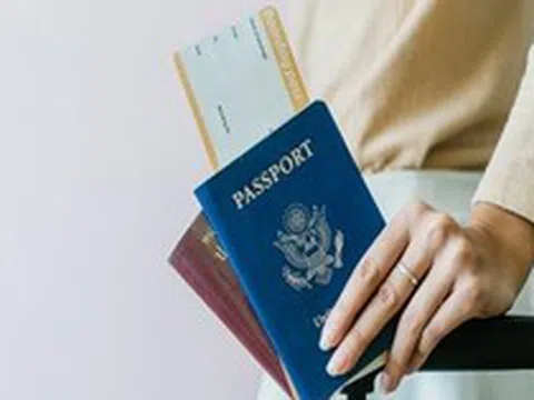 Một loạt chủ hộ, cá nhân kinh doanh có tên sau bị tạm hoãn xuất cảnh