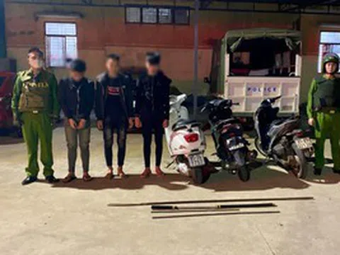 Chặn nhóm thiếu niên mang hung khí giữa đêm