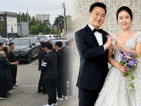 Vợ diễn viên phim 'Shiri' gục ngã bên linh cữu chồng, ôm con gái khóc nghẹn
