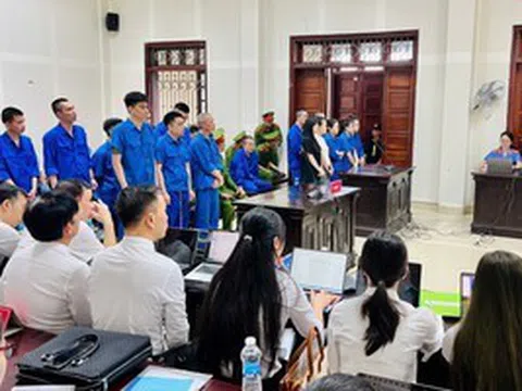 VIDEO: Dẫn giải trùm" ma túy Bùi Đình Khánh cùng 3 đồng phạm bị tuyên án tử hình rời tòa