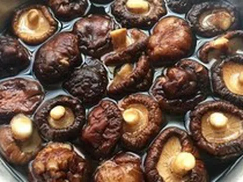 Sai lầm phổ biến khi ngâm đồ khô có thể ảnh hưởng sức khỏe nghiêm trọng