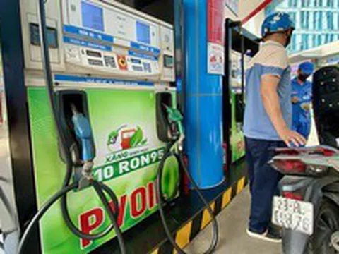 Xe đang đổ RON95 chuyển sang xăng sinh học E10 cần chú ý gì?