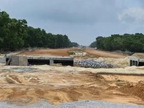 Giá vật liệu tăng phi mã, nhiều công trình trọng điểm ở Quảng Trị thi công cầm chừng