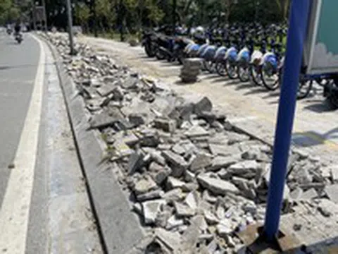 Phường Hai Bà Trưng lên tiếng việc đục phá vỉa hè lát đá 'bền trăm năm'