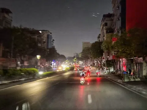 Nhiều nơi mất điện giữa đêm, người dân thức trắng giữa "chảo lửa": EVN Hà Nội lên tiếng