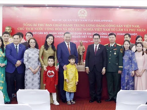 Tổng Bí thư, Chủ tịch nước Tô Lâm gặp gỡ thân tình kiều bào tại Philippines