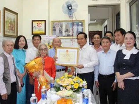 Lãnh đạo TPHCM mừng thọ người cao tuổi tiêu biểu