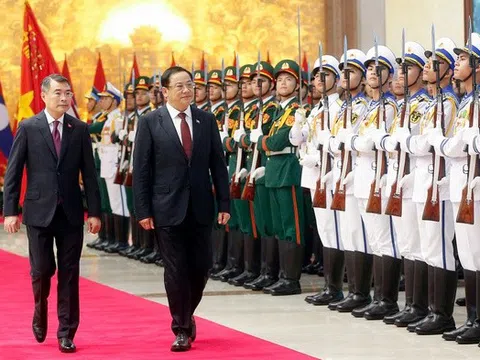 Thủ tướng Lê Minh Hưng chủ trì Lễ đón Thủ tướng Lào thăm chính thức Việt Nam