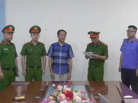 Bắt 3 cựu cán bộ Chi cục Thuế
