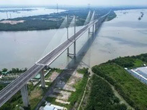 Cầu dây văng có tĩnh không cao nhất Việt Nam 'nằm chờ' cao tốc thông tuyến