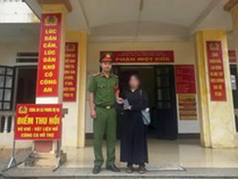 Cô gái SN 2002 mang 33 triệu đồng tiền mặt đến cửa hàng điện thoại để chuyển khoản: Công an lập tức có mặt làm rõ