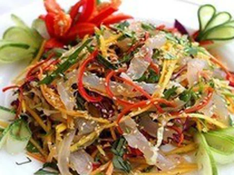 Sai lầm khi ăn nộm sứa, thanh niên 28 tuổi suýt mất mạng