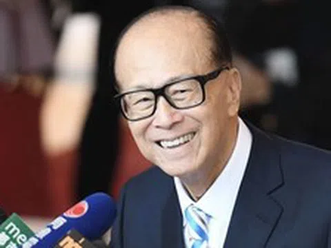 Tỷ phú Lý Gia Thành nói thẳng: Người “nghèo kiết xác” vì mắc 1 lỗi, trong khi người giàu lại rất tỉnh táo khi làm điều này!