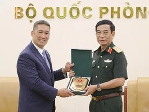 Đại tướng Phan Văn Giang tiếp Quyền Bộ trưởng Bộ Hải quân Mỹ Hùng Cao