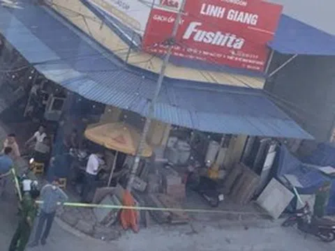Nam thanh niên dùng dao tử tự bên thi thể cô gái trẻ