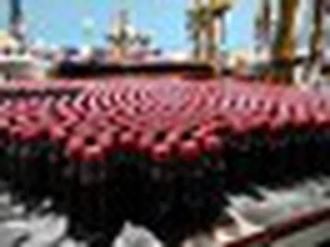Một thiếu tướng chỉ huy cuộc đột kích, tóm gọn đường dây sản xuất siro ho giả, tịch thu gần 140 nghìn chai thuốc